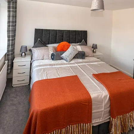 Exceptional Abode, Fast Wifi, Parking, Kingswood
