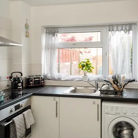 Apartment Exceptional Abode, Fast Wifi, Parking, Kingswood *