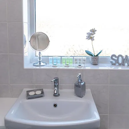 Apartment Exceptional Abode, Fast Wifi, Parking, Kingswood Bristol