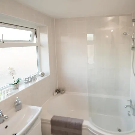 Apartment Exceptional Abode, Fast Wifi, Parking, Kingswood