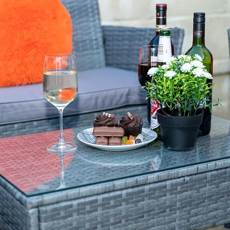 Exceptional Abode, Fast Wifi, Parking, Kingswood