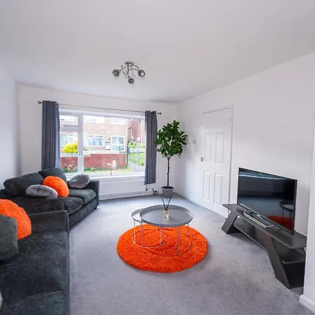 Exceptional Abode, Fast Wifi, Parking, Kingswood